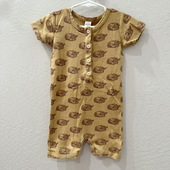 Kate Quinn Brown Sleeping Foxes Henley Romper - Picture 1 of 6